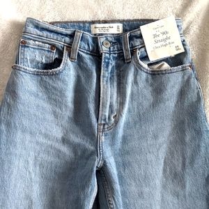 Abercrombie 90s Straight Leg Jeans in Curve Love